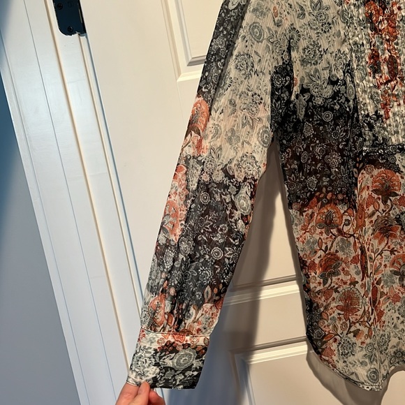 Loft sheer tuxedo style blouse - Picture 4 of 5